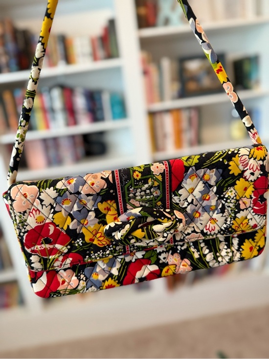 Vera Bradley Handbags - Vera Bradley Knot Just a Clutch Poppy Fields Bag